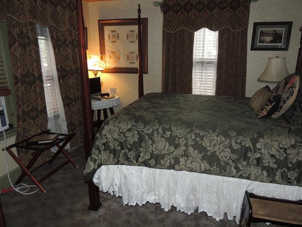 Farnsworth House Inn
