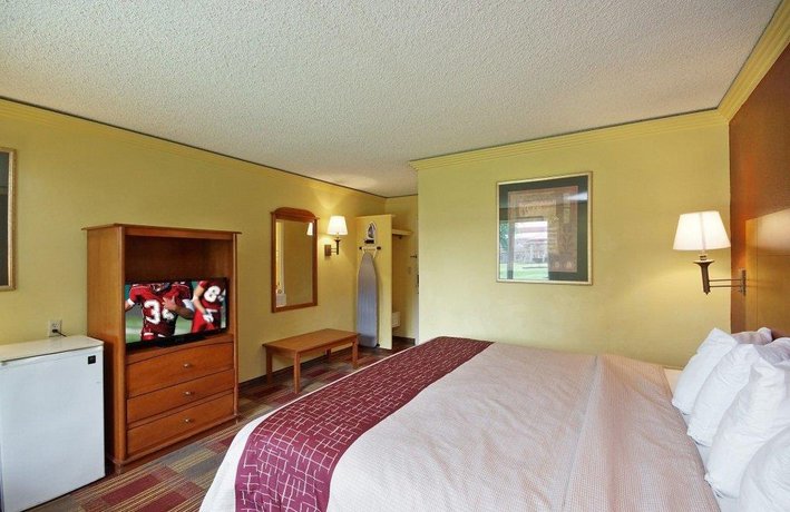 Red Lion Inn Suites Kc Sports Complex Independence Mo Compare