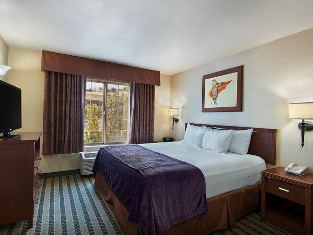 Oxford Suites Pendleton