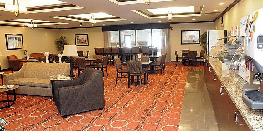 Holiday Inn Express & Suites Cambridge