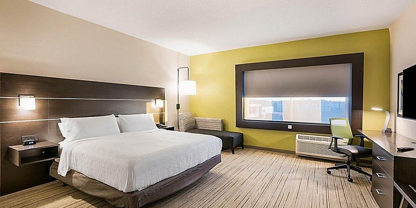 Holiday Inn Express & Suites - Jacksonville - Town Center