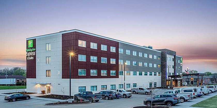 Holiday Inn Express & Suites - Springfield North