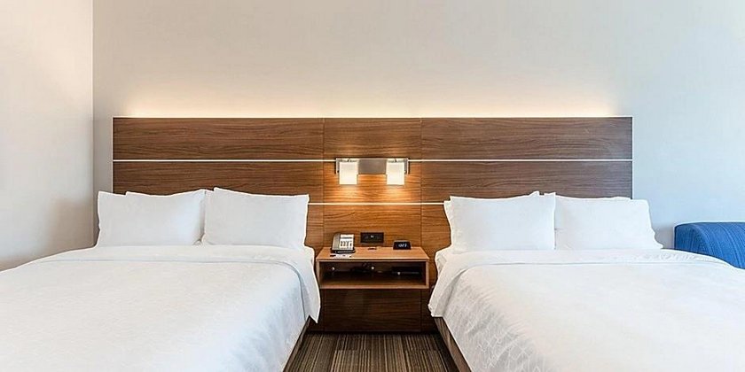 Holiday Inn Express & Suites - Springfield North