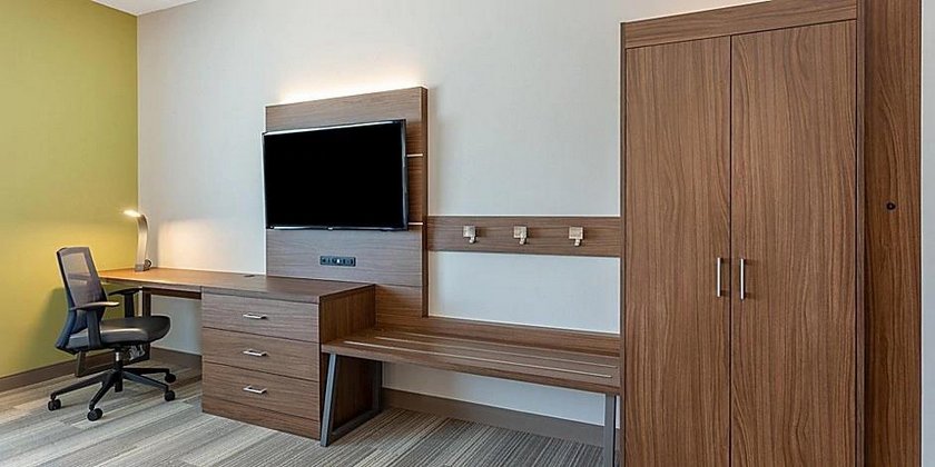 Holiday Inn Express & Suites - Springfield North