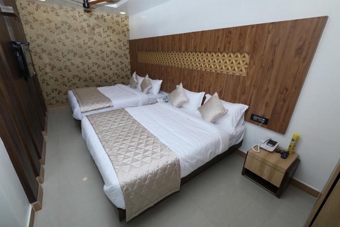 Fabhotel Golden Swan Airport