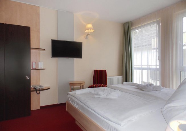 萨诺别墅家庭式酒店