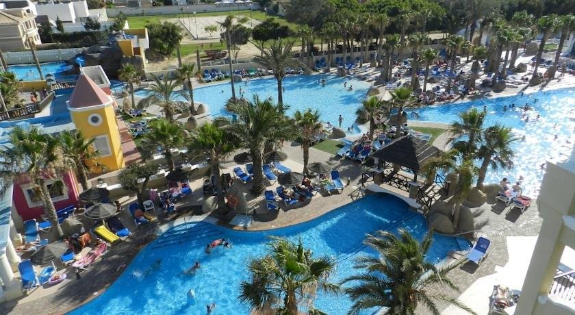 Mediterraneo Bay Hotel & Resort