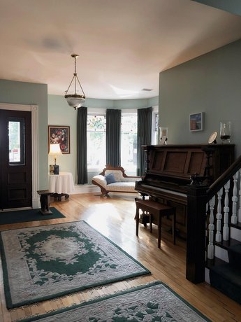 Mahogany Manor Bed & Breakfast