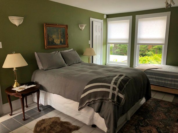 Mahogany Manor Bed & Breakfast