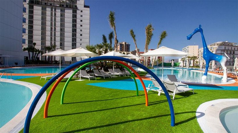 Suitopia - Sol y Mar Suites Hotel