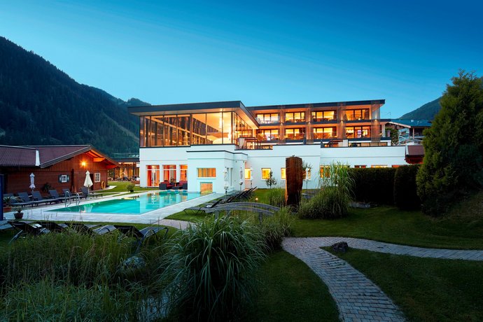 Alpin Life Resort Lurzerhof Untertauern Austria thumbnail