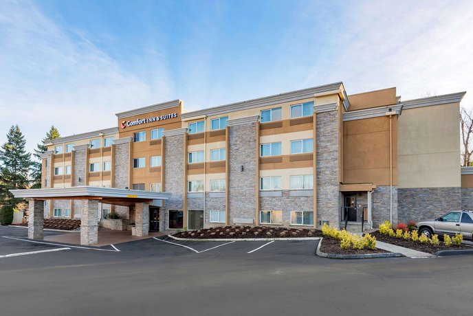 Comfort Inn & Suites Tigard near Washington Square