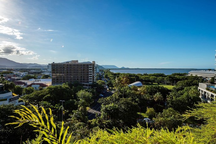 Hilton Cairns