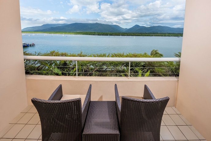 Hilton Cairns