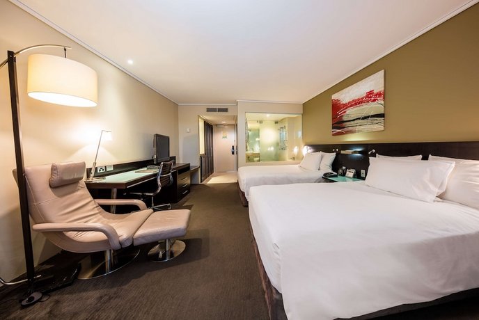 Hilton Cairns