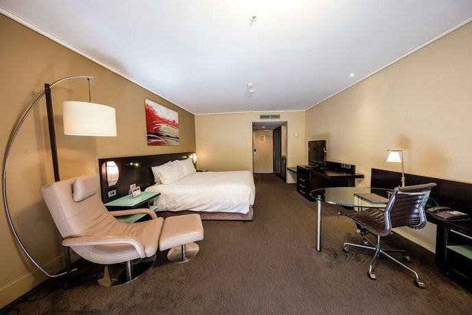 Hilton Cairns