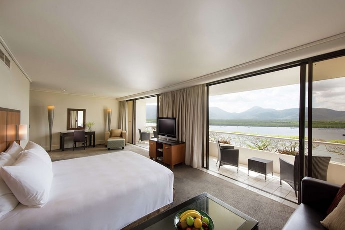 Hilton Cairns