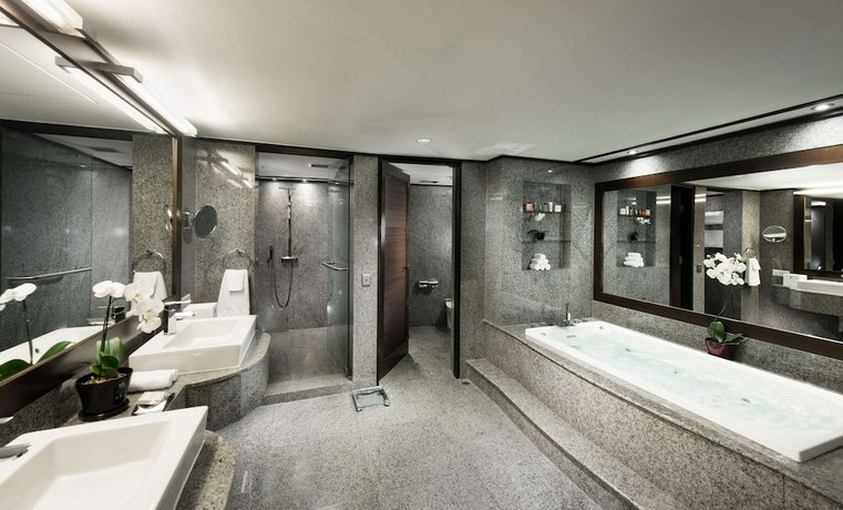 Hilton Cairns
