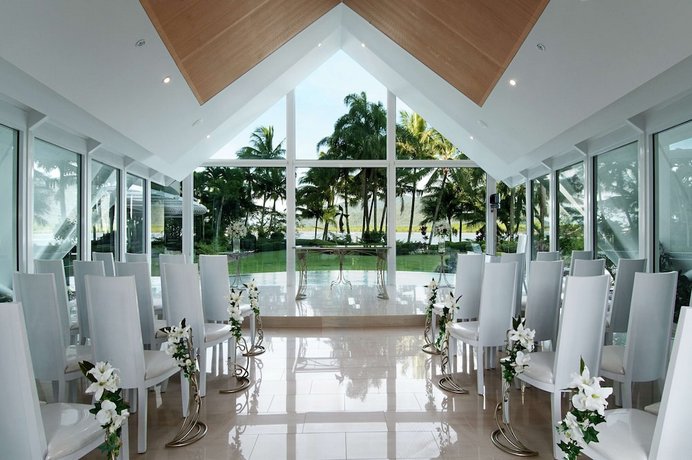 Hilton Cairns