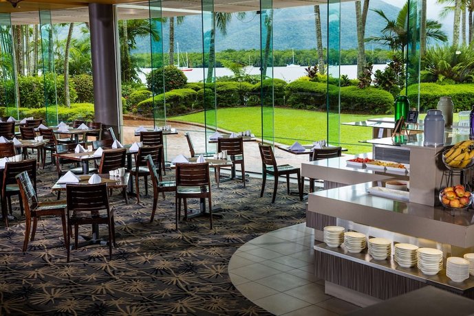 Hilton Cairns