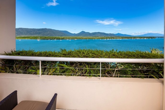 Hilton Cairns