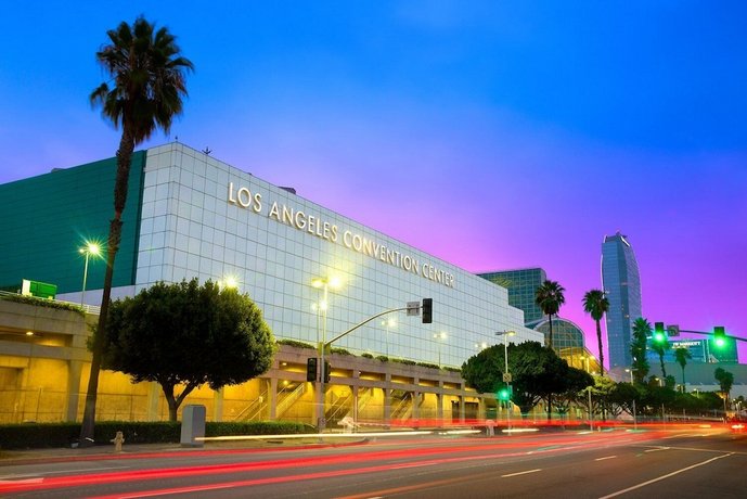 Holiday Inn Express & Suites Los Angeles Downtown West