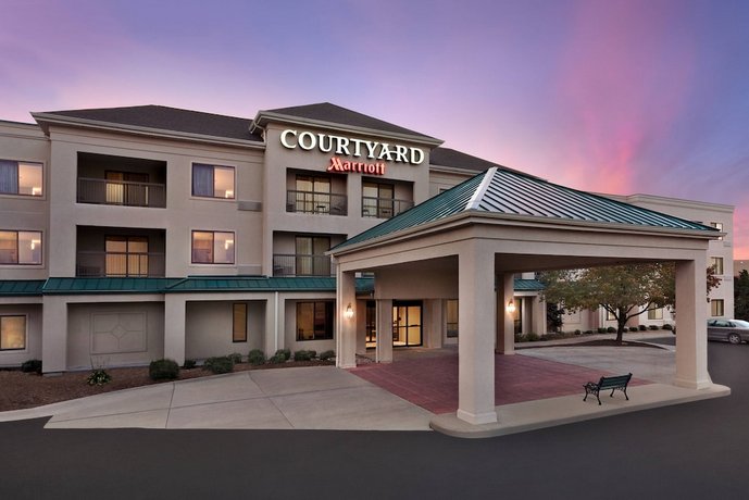 Courtyard by Marriott Topeka