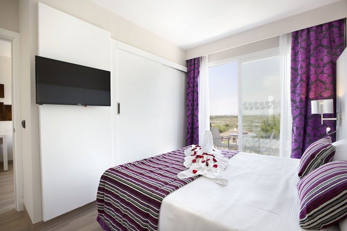 Aparthotel Playa de Muro Suites