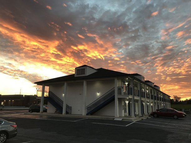 Baymont by Wyndham Macon I-475