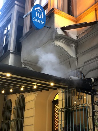 Hutsuite Hotel