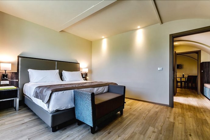 Smart Hotel Holiday