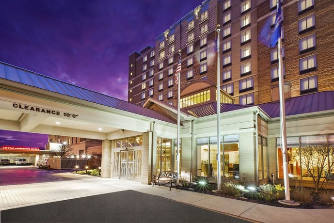 Hilton Garden Inn Cleveland Downtown Compare Deals