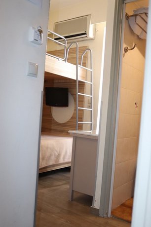 Yria Hotel