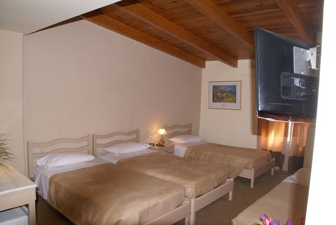 Yria Hotel