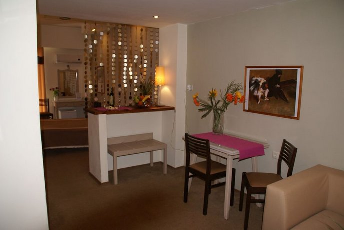 Yria Hotel
