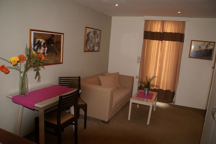 Yria Hotel
