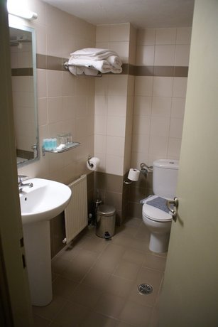 Yria Hotel