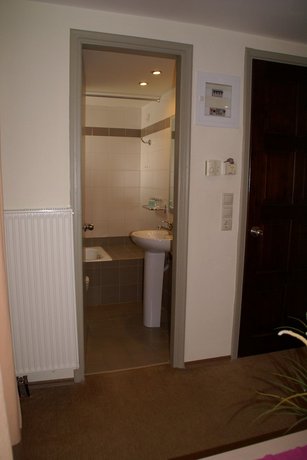 Yria Hotel