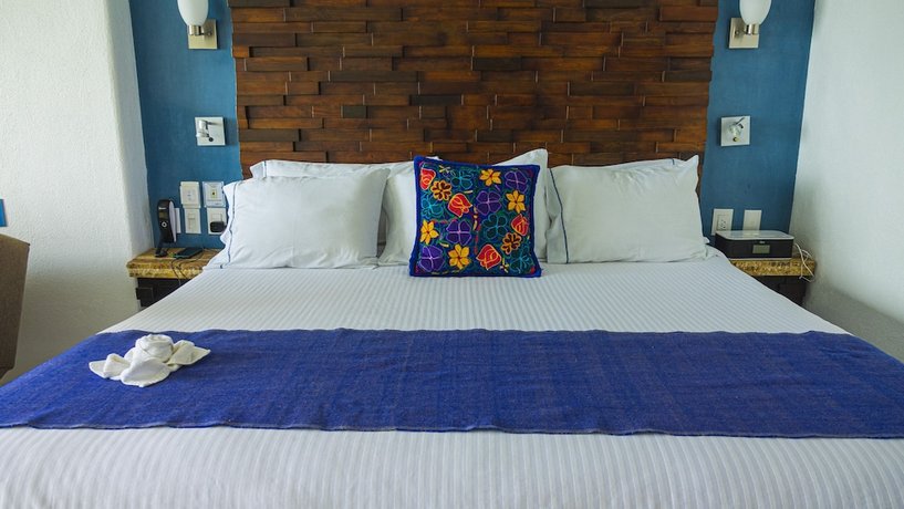 Mar Celeste All Inclusive on the beach