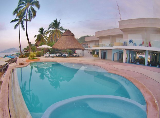 Mar Celeste All Inclusive on the beach