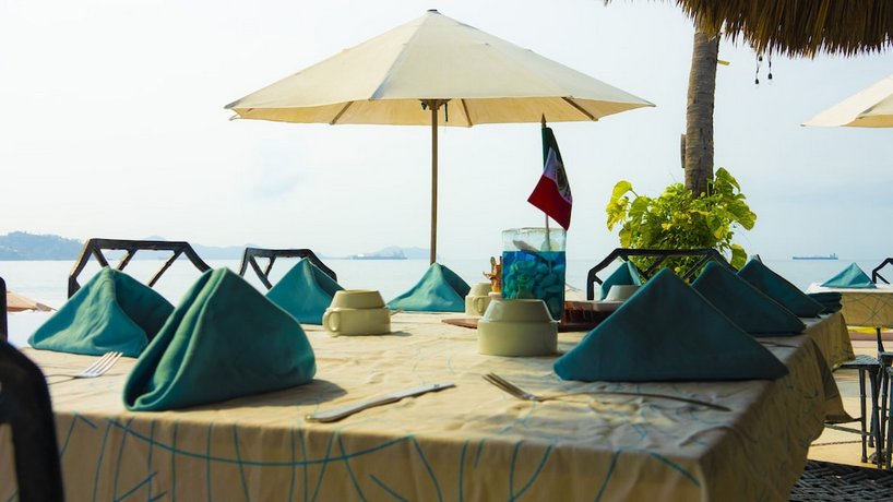 Mar Celeste All Inclusive on the beach