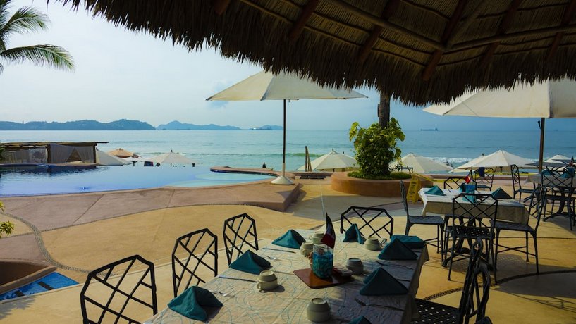 Mar Celeste All Inclusive on the beach