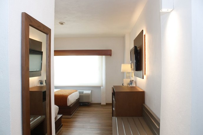Comfort Inn Monterrey Valle