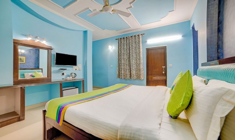 Hotel Paras International
