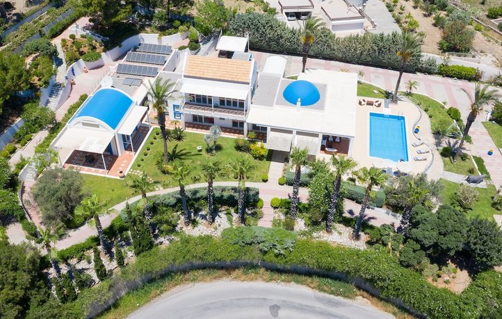 Grande Dame Villa