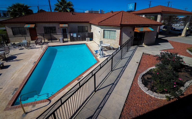 University Inn & Suites San Antonio