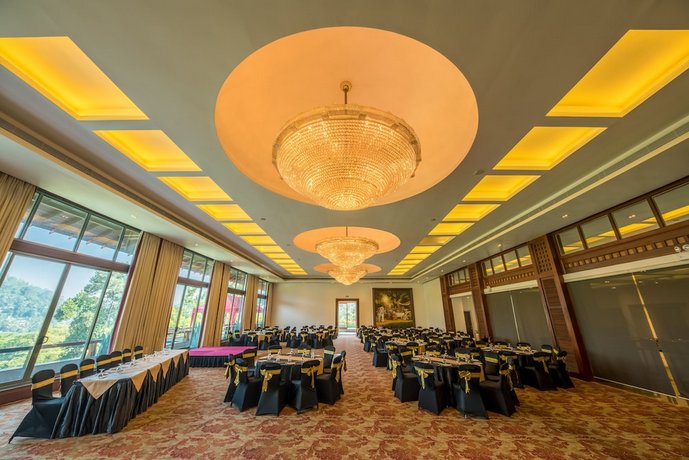 Earl's Regent Hotel