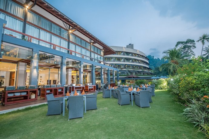 Earl's Regent Hotel