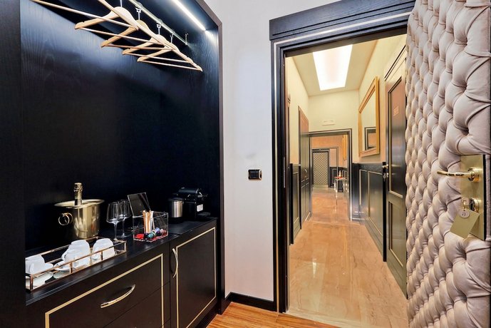 Spanish Diamond Luxury Suites & Jacuzzi