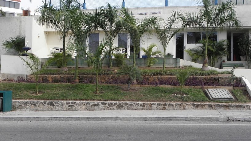 Brisas 10 Beachside Suites